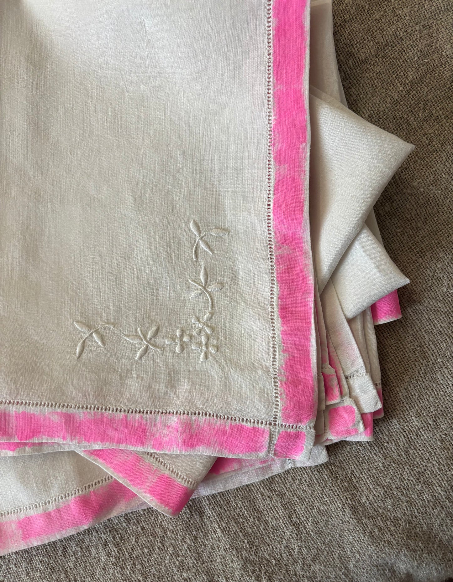 SERVILLETAS ANTIGUAS DE LINO BORDADAS.