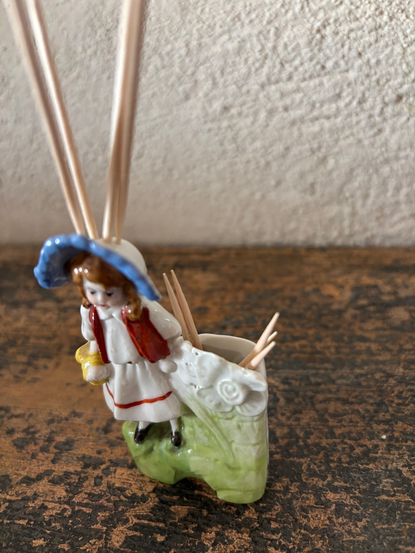 ANTIGUO PALILLERO EN BISCUIT