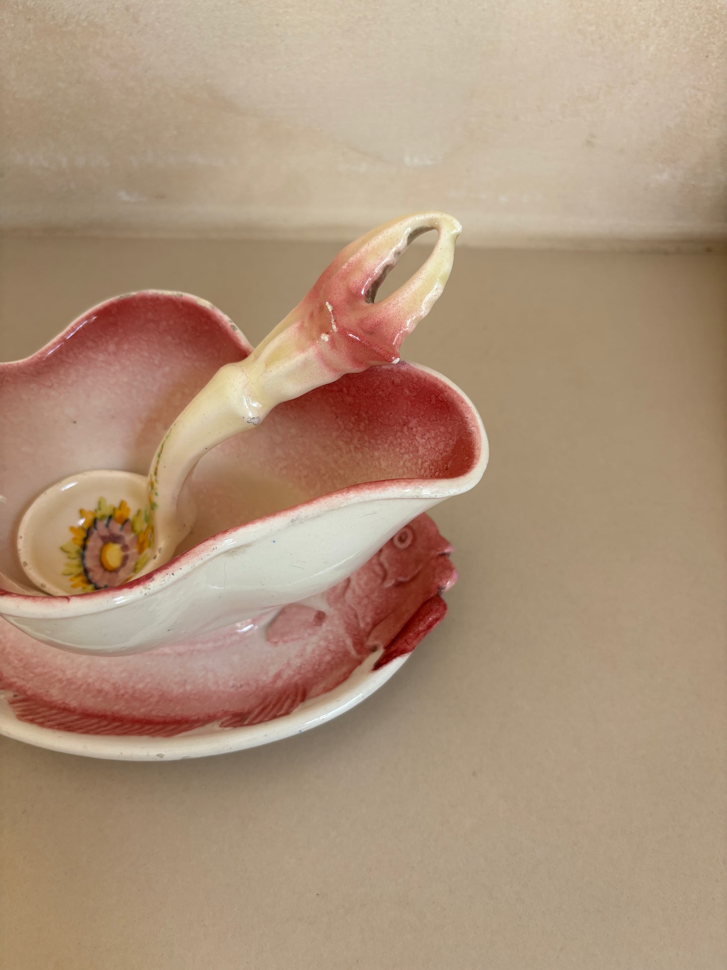 SET DE SALSERA Y CUCHARÓN EN LOZA.