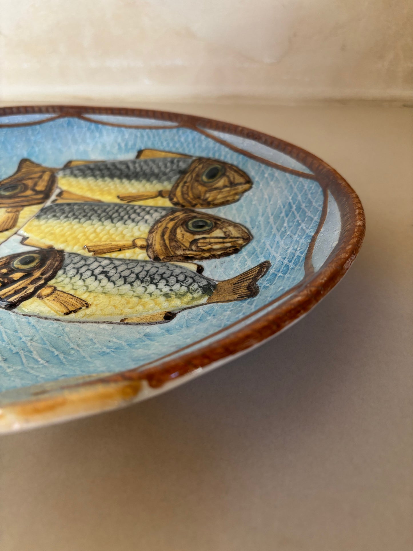 BANDEJA EN CERAMICA DE MANISES.