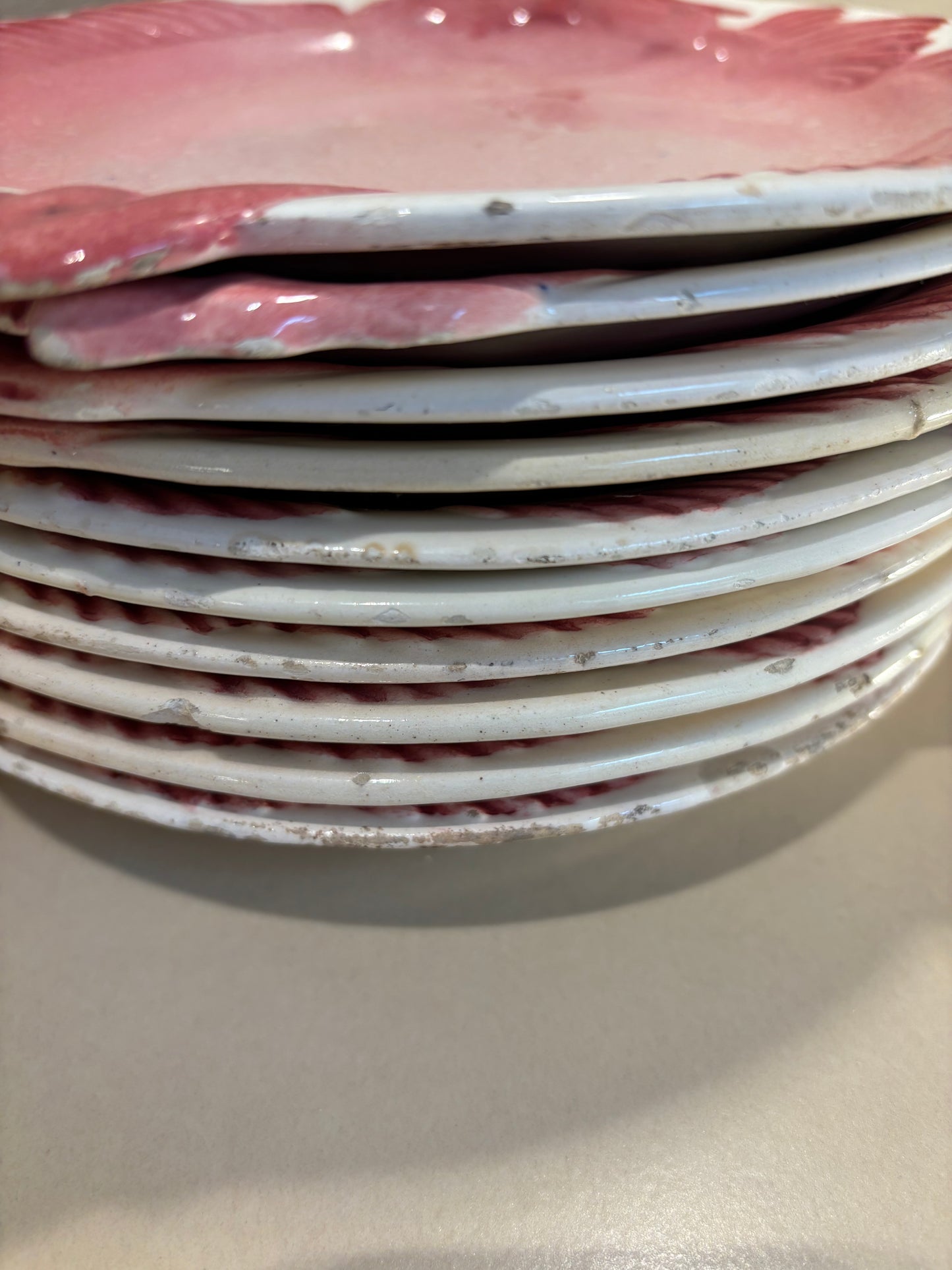 PLATOS EN CERAMICA ESMALTADA DE MANISES.