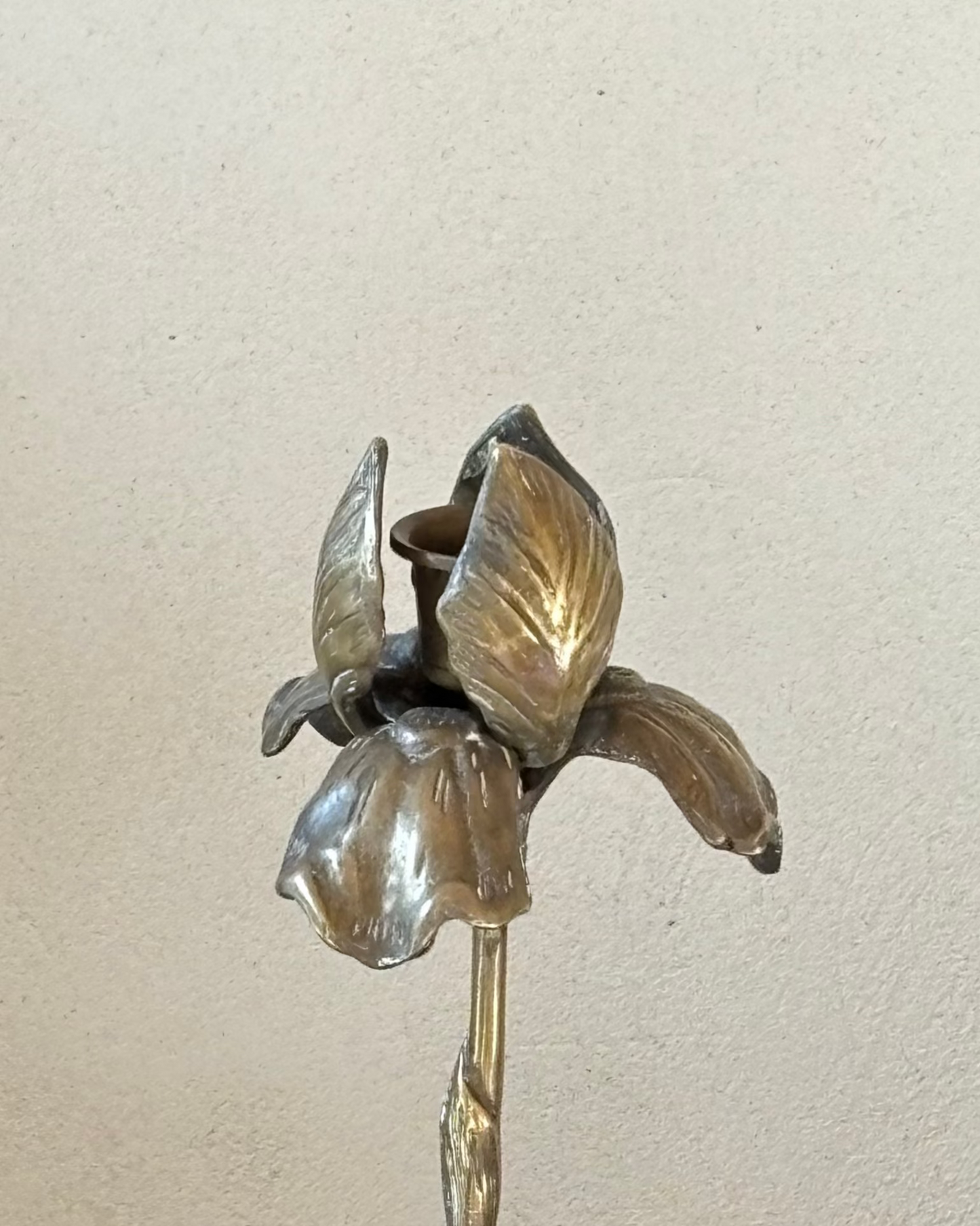 CANDELBRO DE BRONCE VINTAGE EN FORMA DE TULIPAN ABIERTO