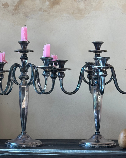 CANDELABRO MODERNISTA EN ALPACA.