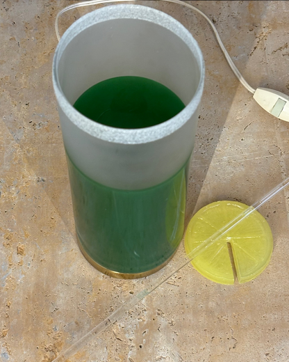 LAMPARA EN FORMA DE VASO DE COCTELERA, DISEÑO ITALIANO AÑOS 50.