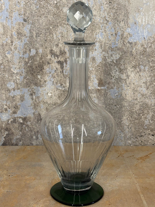 LICORERA EN CRISTAL TALLADO.