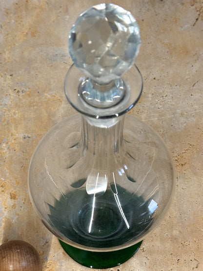 LICORERA EN CRISTAL TALLADO.