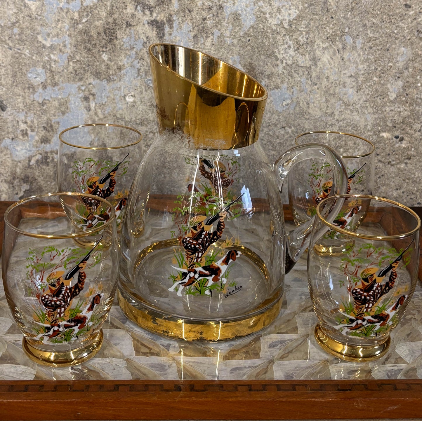 SET DE 4 VASOS Y JARRA TEMA CAZA.