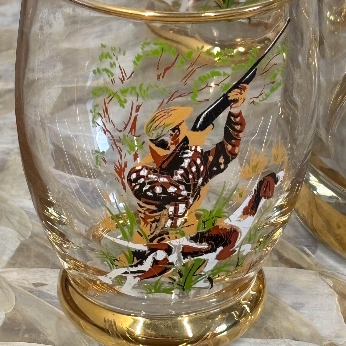 SET DE 4 VASOS Y JARRA TEMA CAZA.