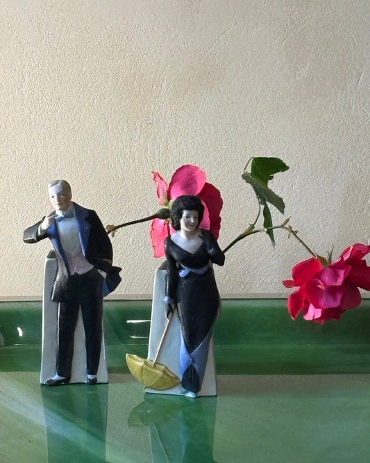 PAREJA DE MINI JARRONES EN BISCUIT.