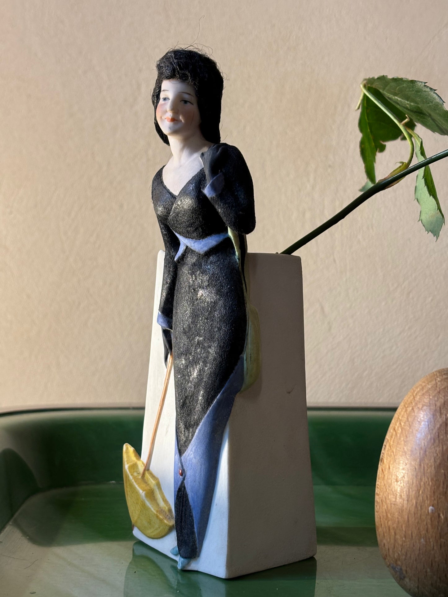 PAREJA DE MINI JARRONES EN BISCUIT.