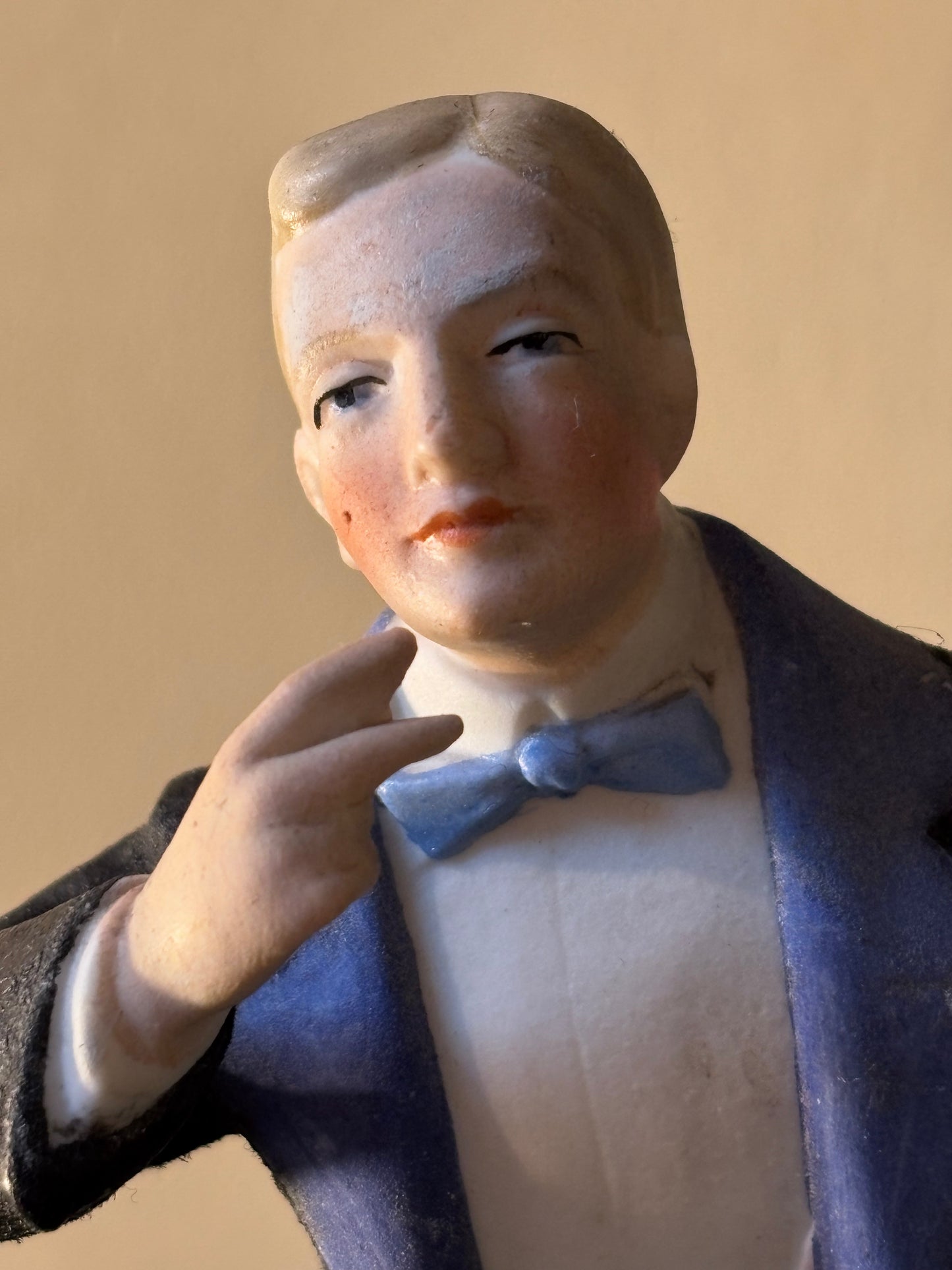 PAREJA DE MINI JARRONES EN BISCUIT.