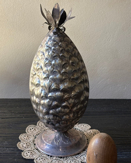 PITILLERA ANTIGUA CON FORMA DE PIÑA. ESTILO MID CENTURY.