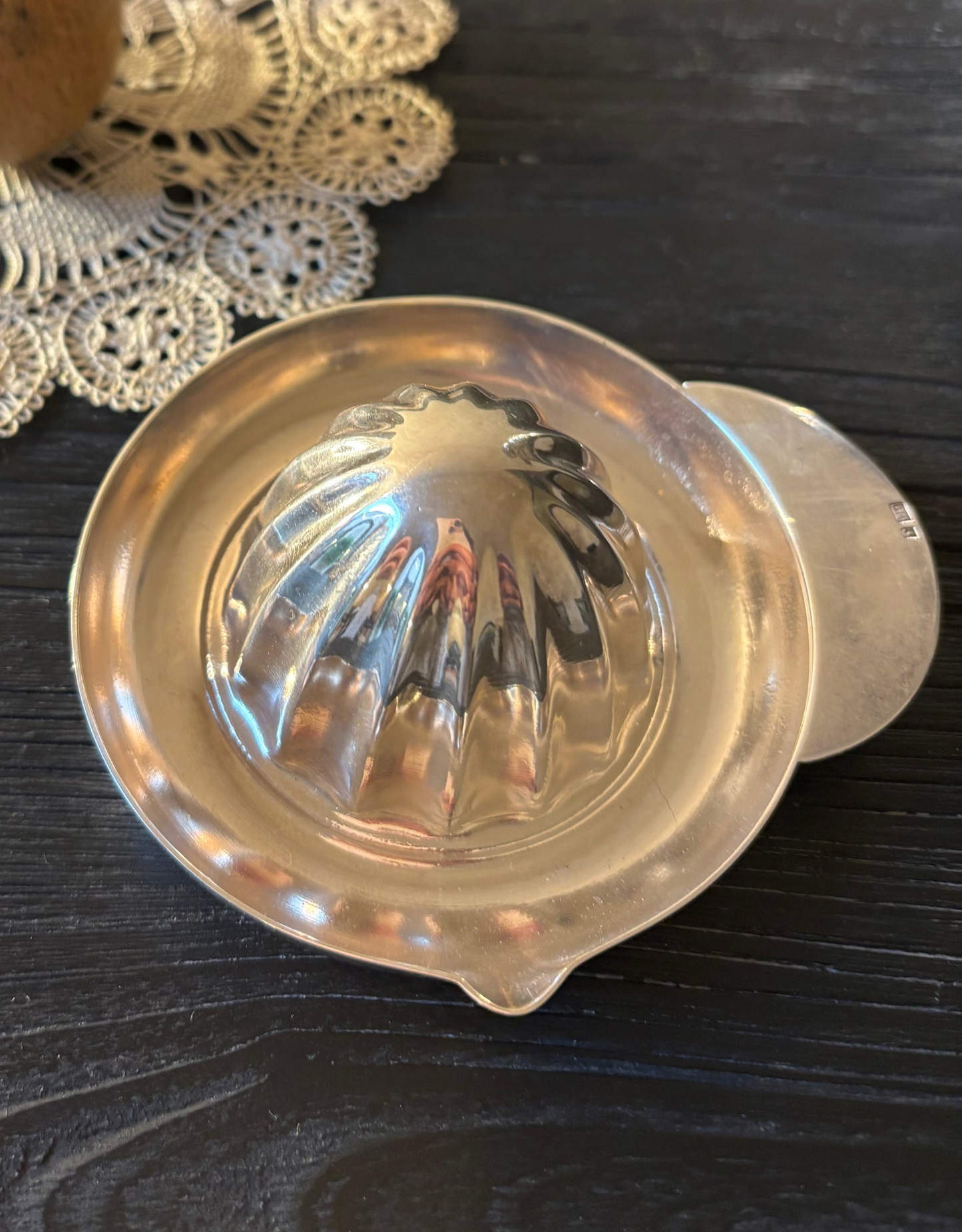 EXPRIMIDOR ANTIGUO DE CÍTRICOS DE MESA.