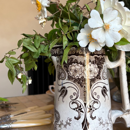 JARRA ANTIGUA PINTADA A MANO.