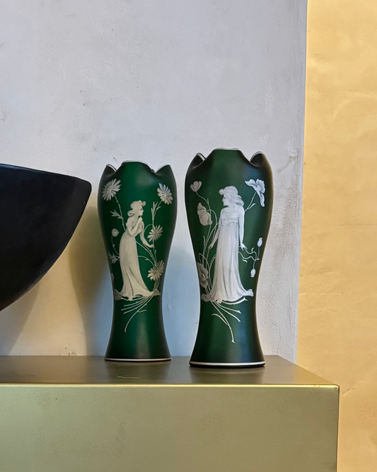 PAREJA DE JARRONES VICTORIANOS.