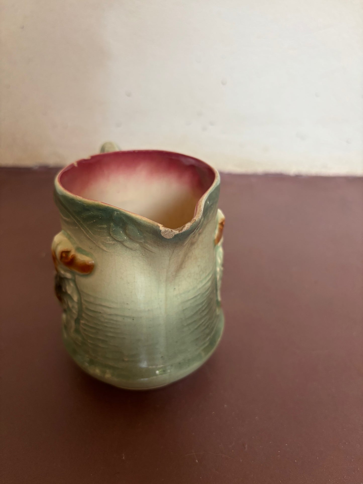 PEQUEÑA JARRA ANTIGUA EN BARBOTINE.