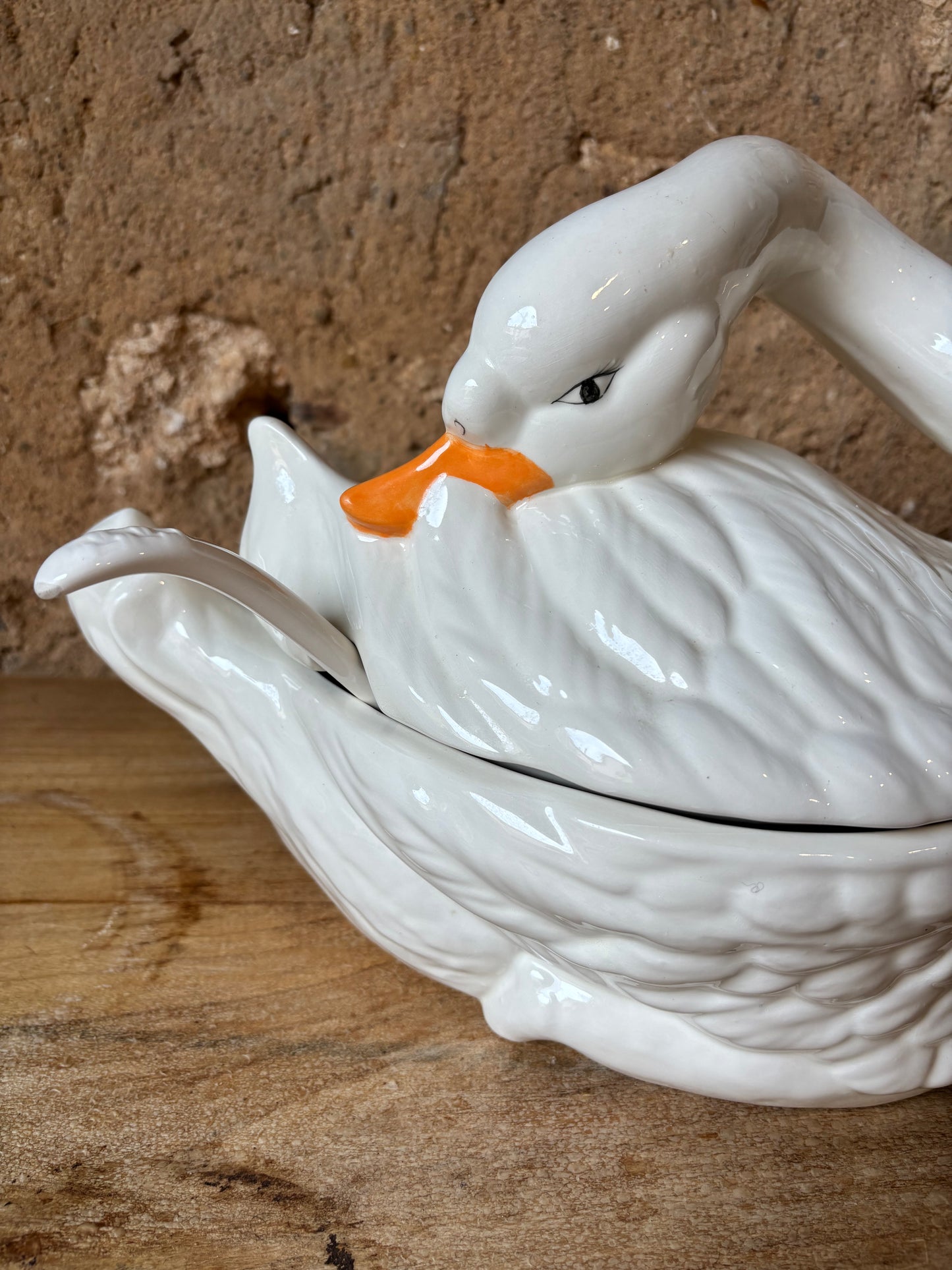 SOPERA VINTAGE EN FORMA DE CISNE.