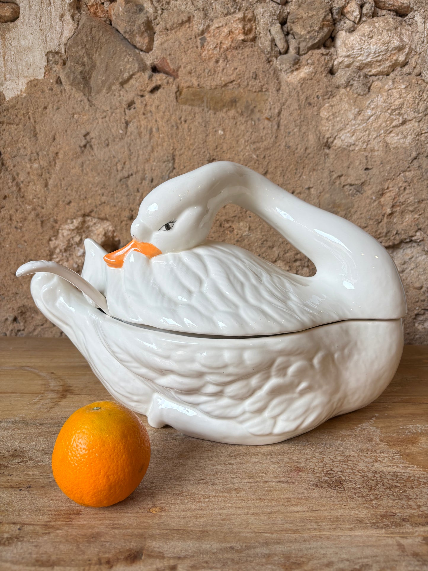 SOPERA VINTAGE EN FORMA DE CISNE.