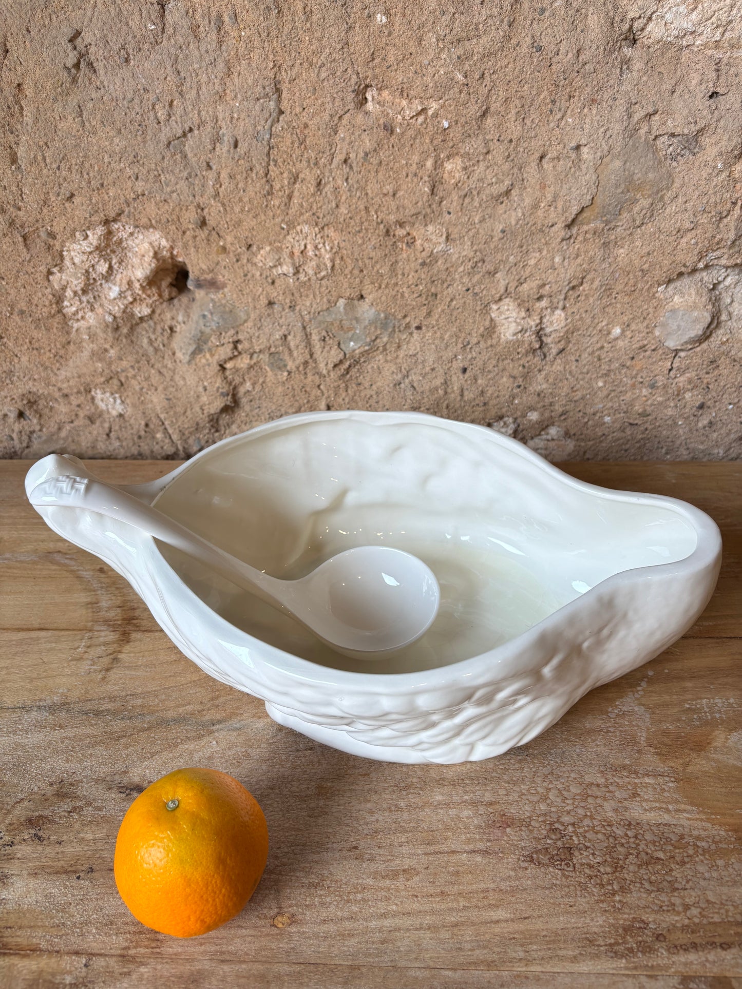 SOPERA VINTAGE EN FORMA DE CISNE.