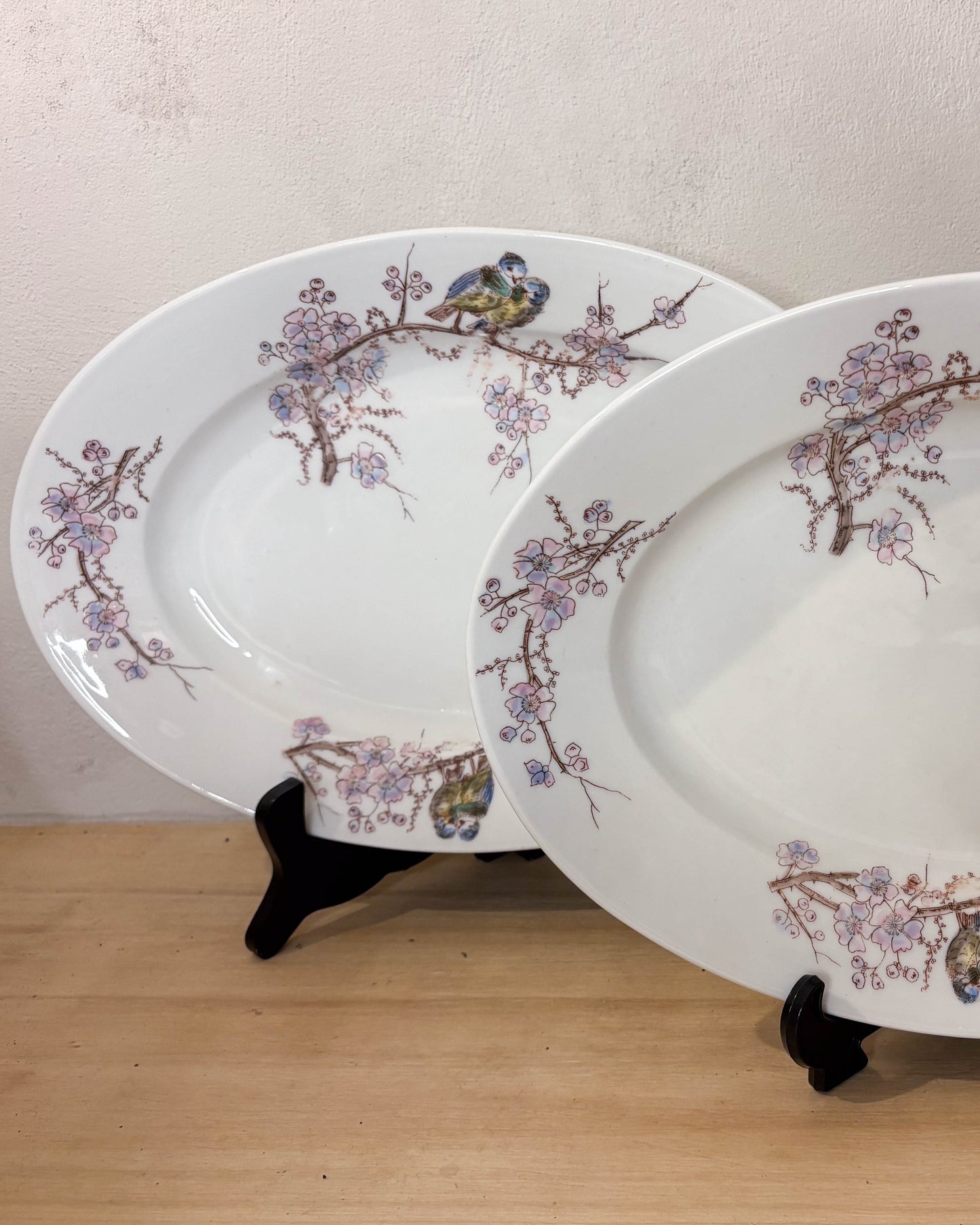 VAJILLA EN PORCELANA ESMALTADA.