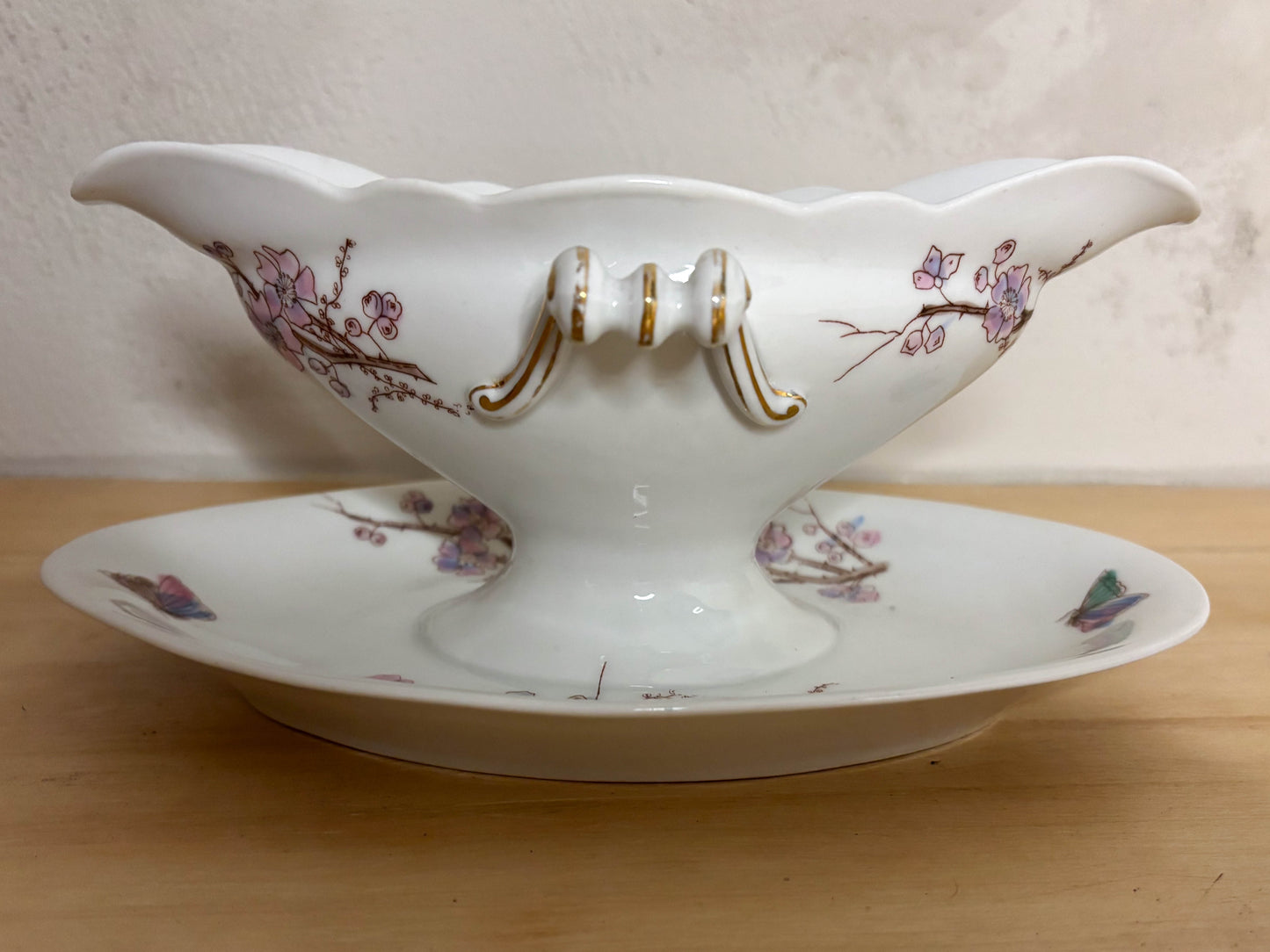 VAJILLA EN PORCELANA ESMALTADA.