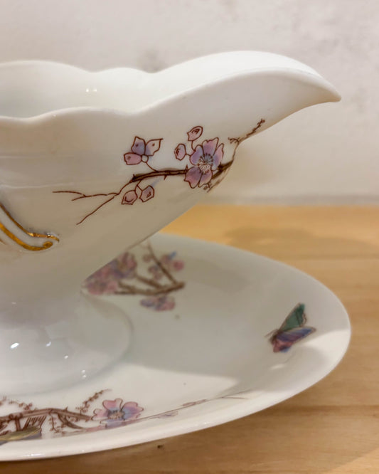 VAJILLA EN PORCELANA ESMALTADA.