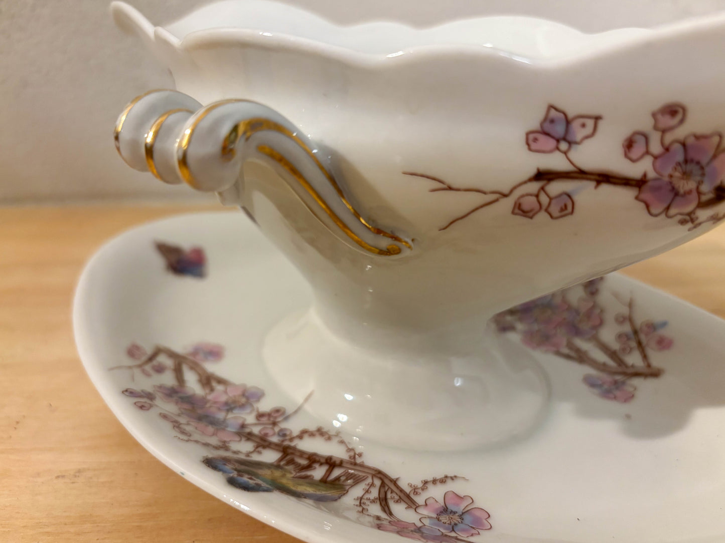 VAJILLA EN PORCELANA ESMALTADA.