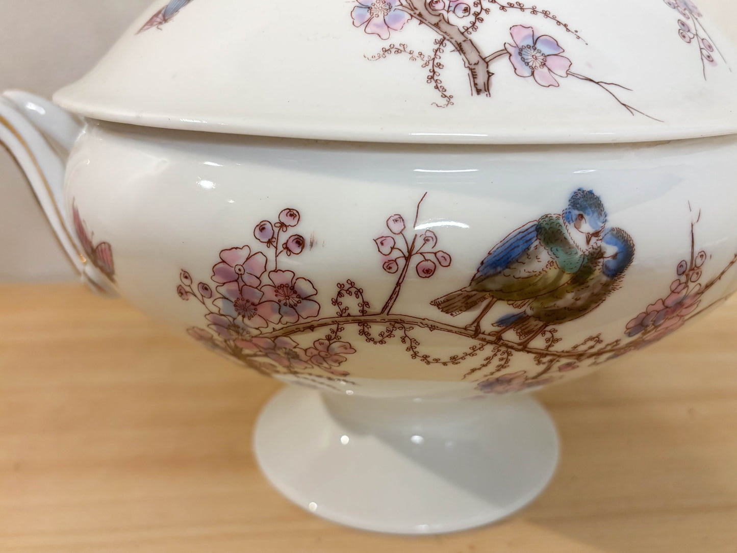 VAJILLA EN PORCELANA ESMALTADA.