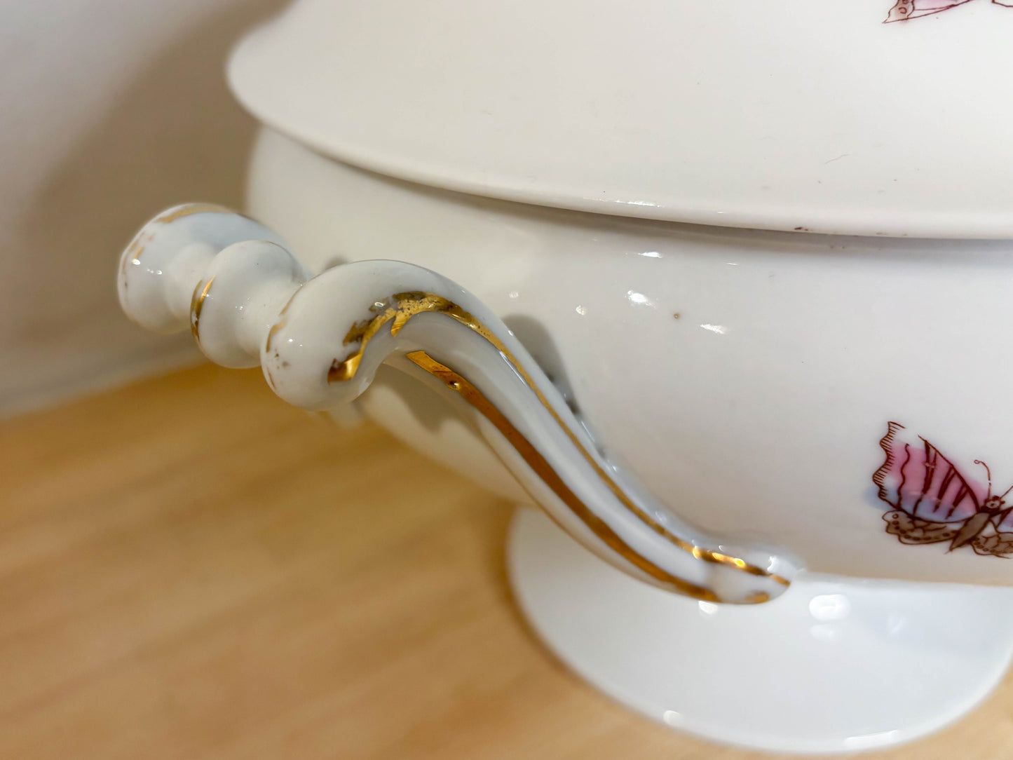 VAJILLA EN PORCELANA ESMALTADA.