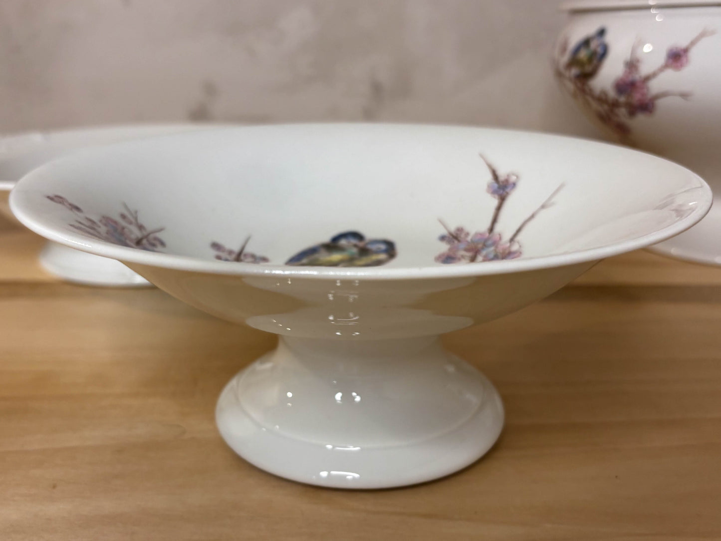 VAJILLA EN PORCELANA ESMALTADA.