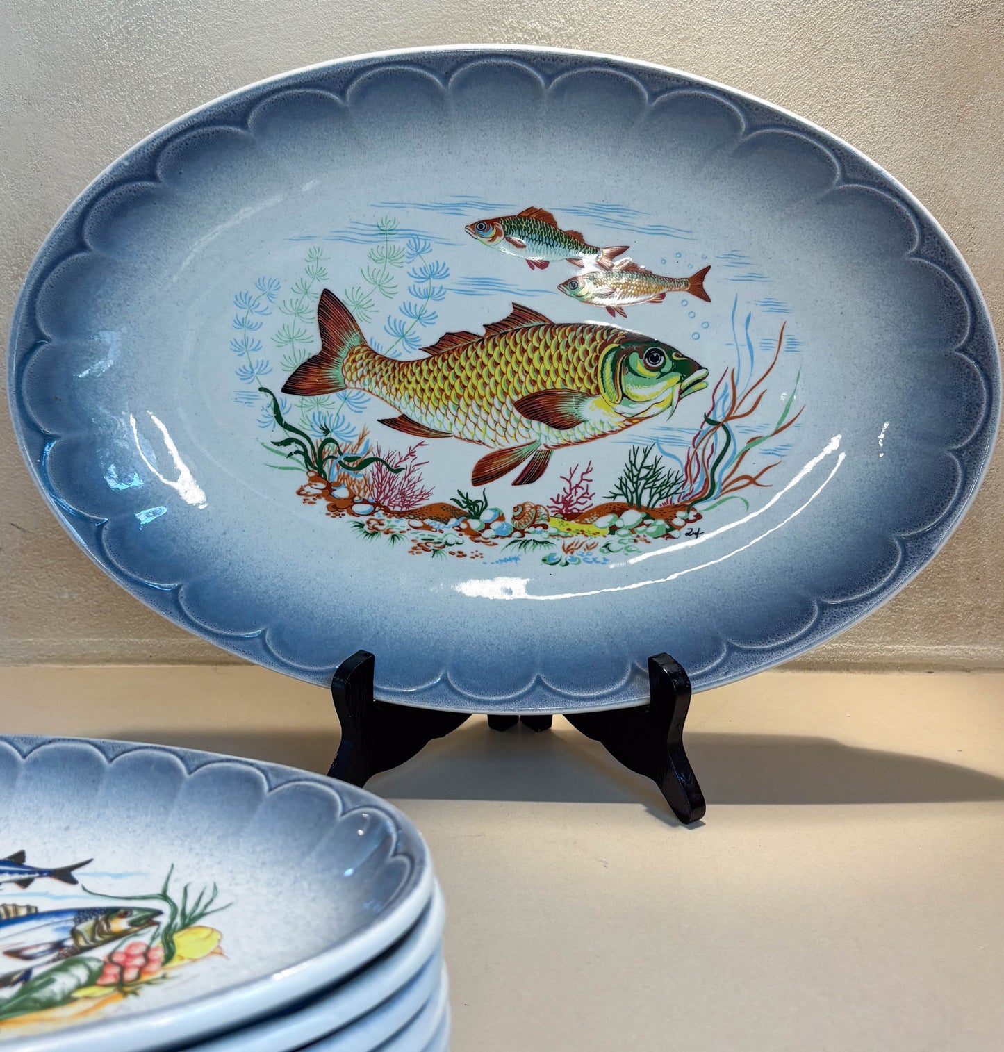 JUEGO DE 6 PLATOS CON FUENTE PARA SERVIR.