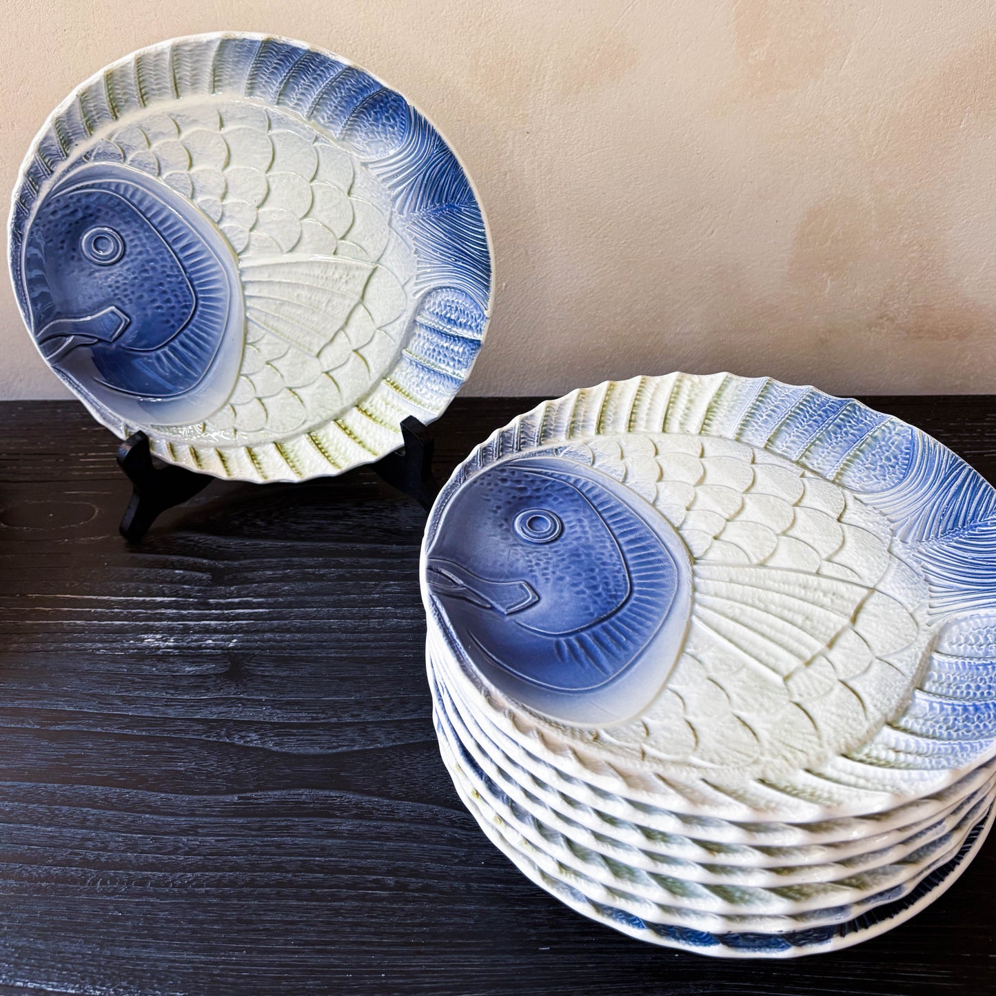 PLATOS EN BARBOTINE FORMA DE PEZ.