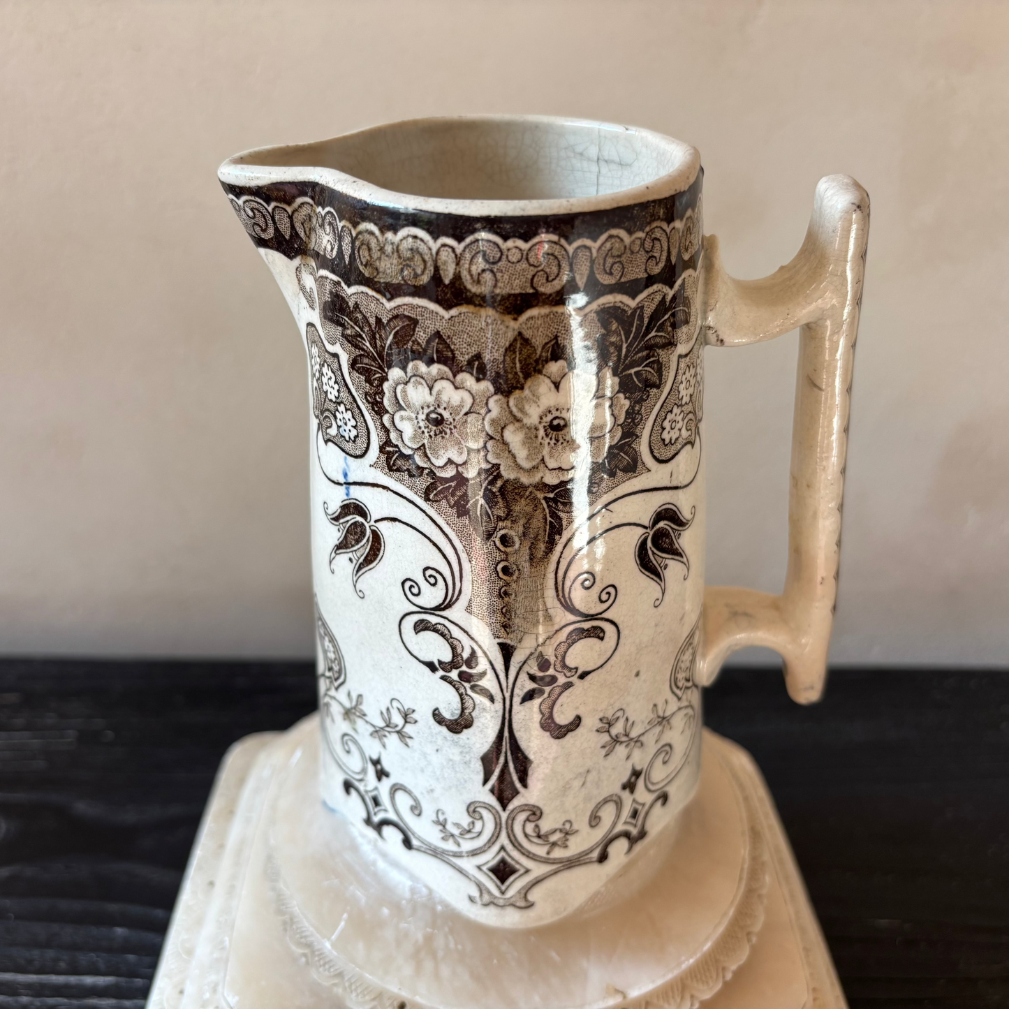 JARRA ANTIGUA PINTADA A MANO.