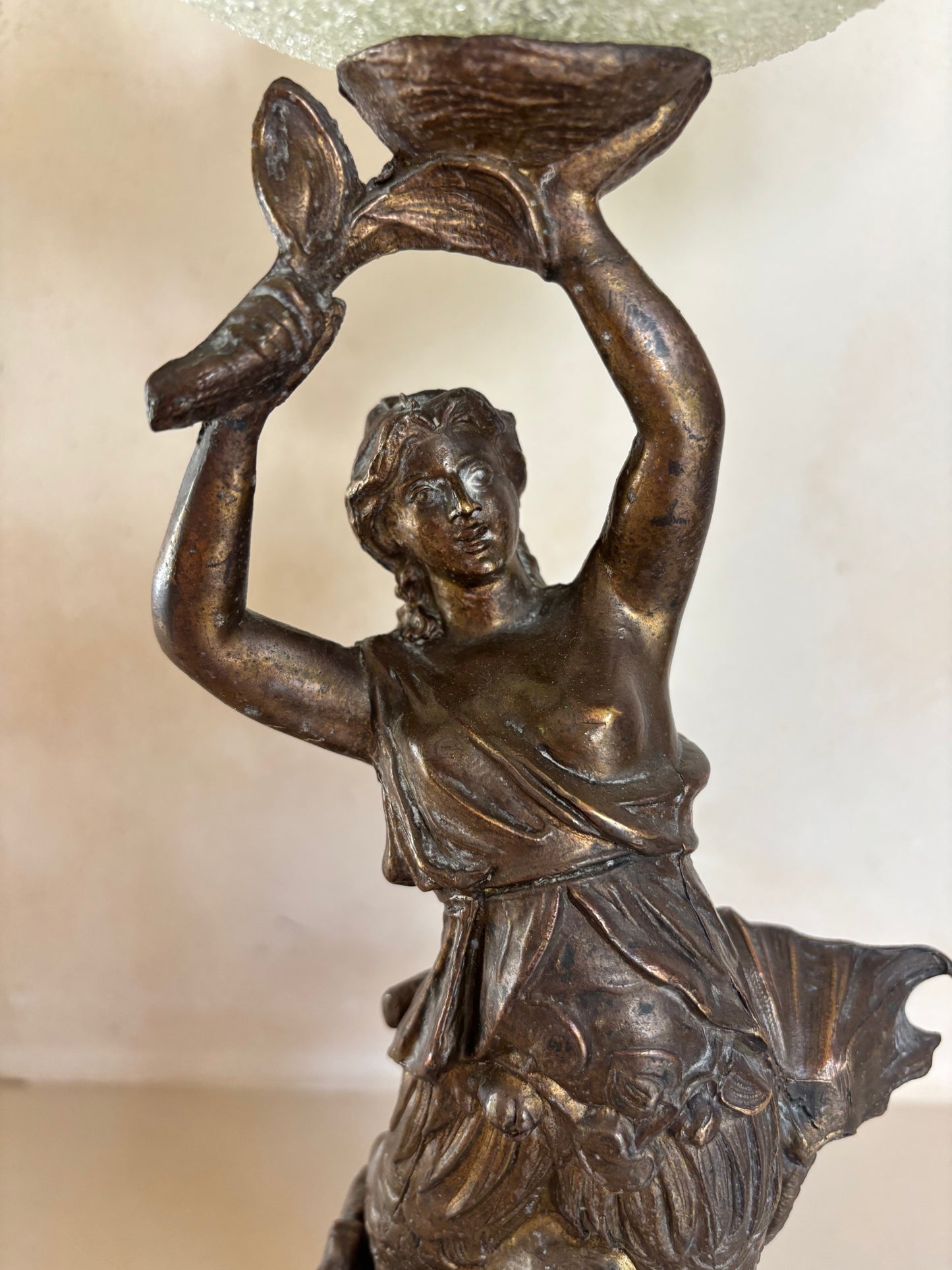 VIOLETERO JARRÓN MODERNISTA.