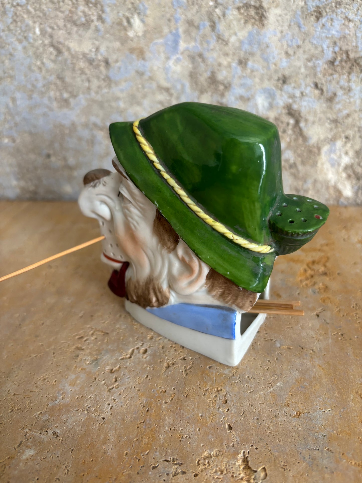 PALILLERO EN BISCUIT ALEMAN ANTIGUO.