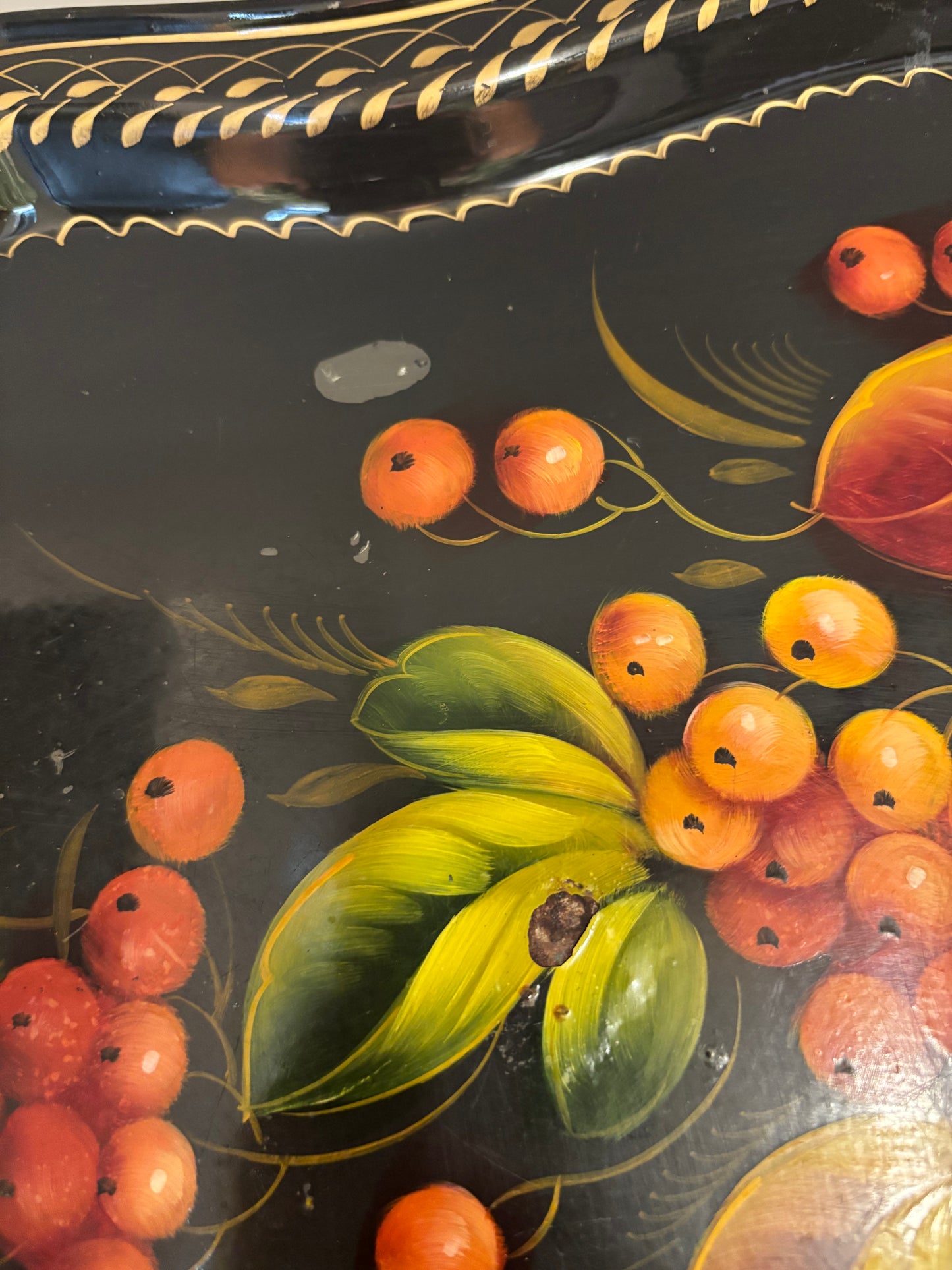 BANDEJA METAL PINTADA A MANO.