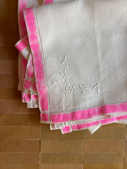 SERVILLETAS ANTIGUAS DE LINO BORDADAS.