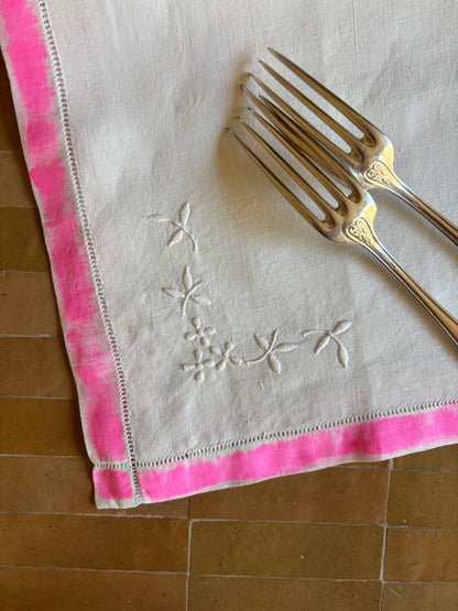 SERVILLETAS ANTIGUAS DE LINO BORDADAS.