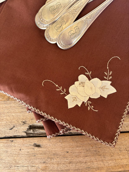 SERVILLETAS ANTIGUAS DE ALGODON BORDADAS A MANO