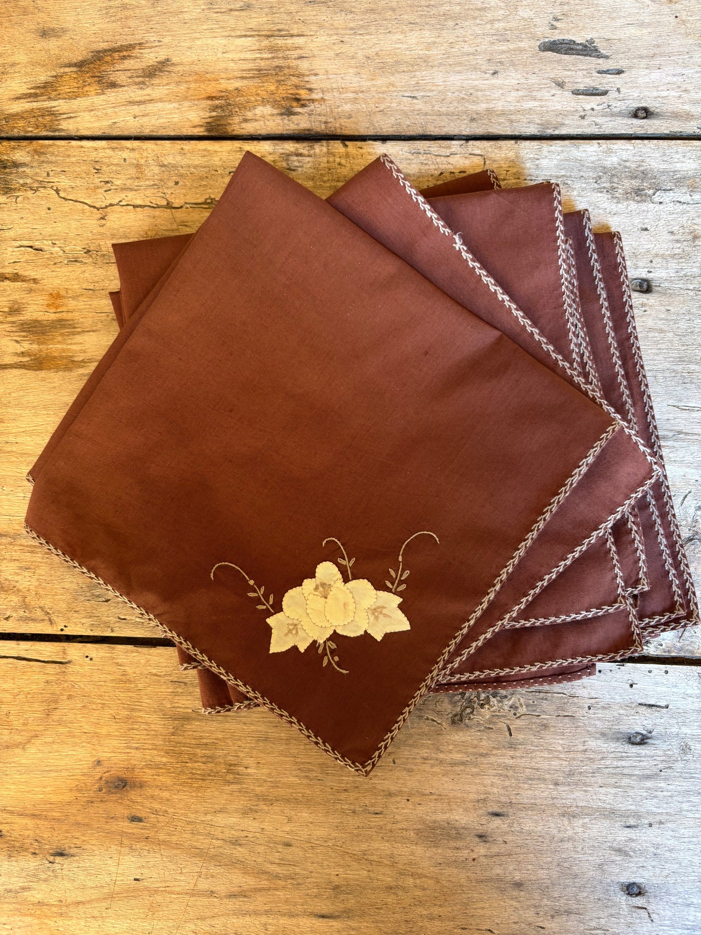 SERVILLETAS ANTIGUAS DE ALGODON BORDADAS A MANO