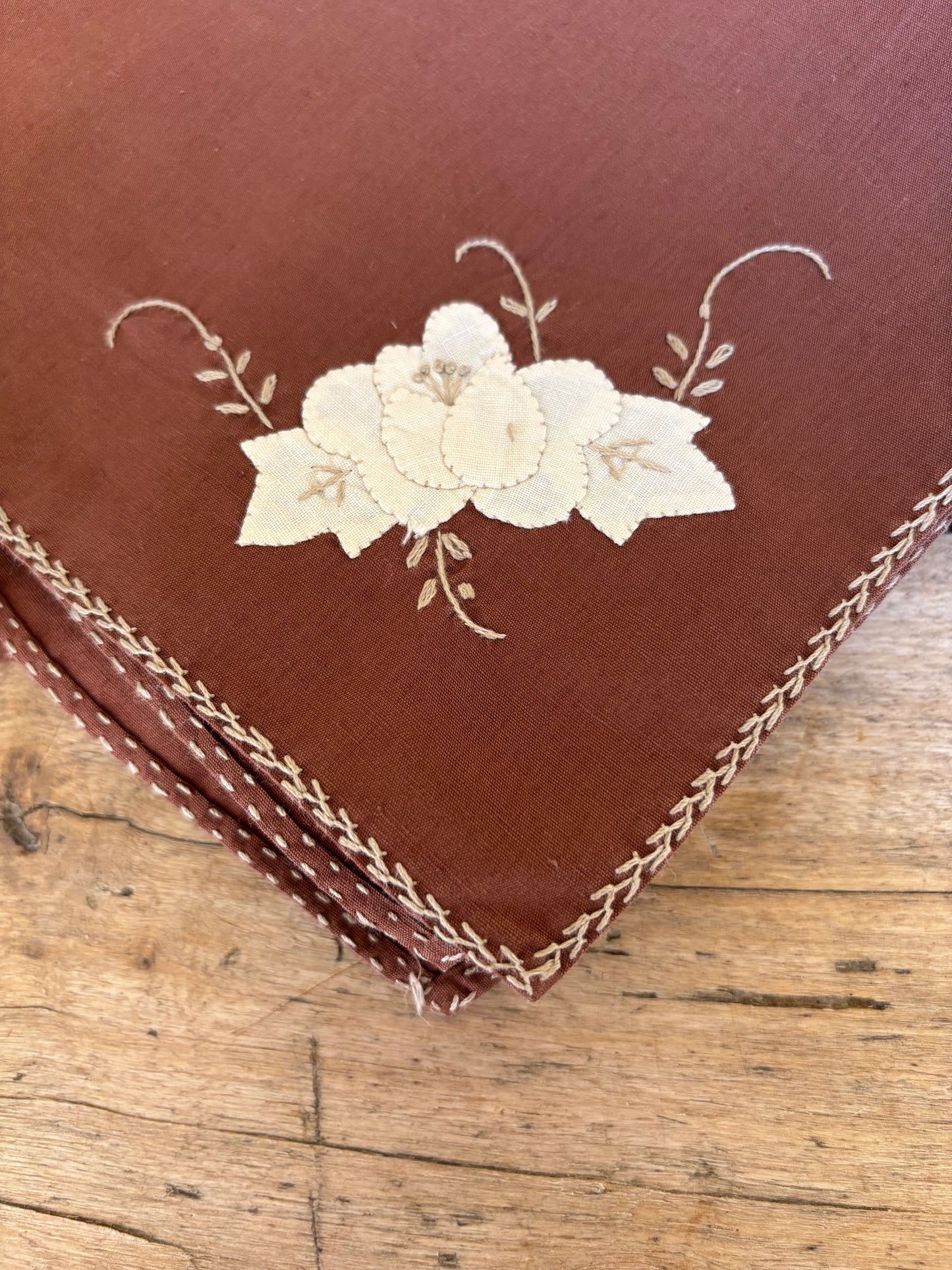 SERVILLETAS ANTIGUAS DE ALGODON BORDADAS A MANO