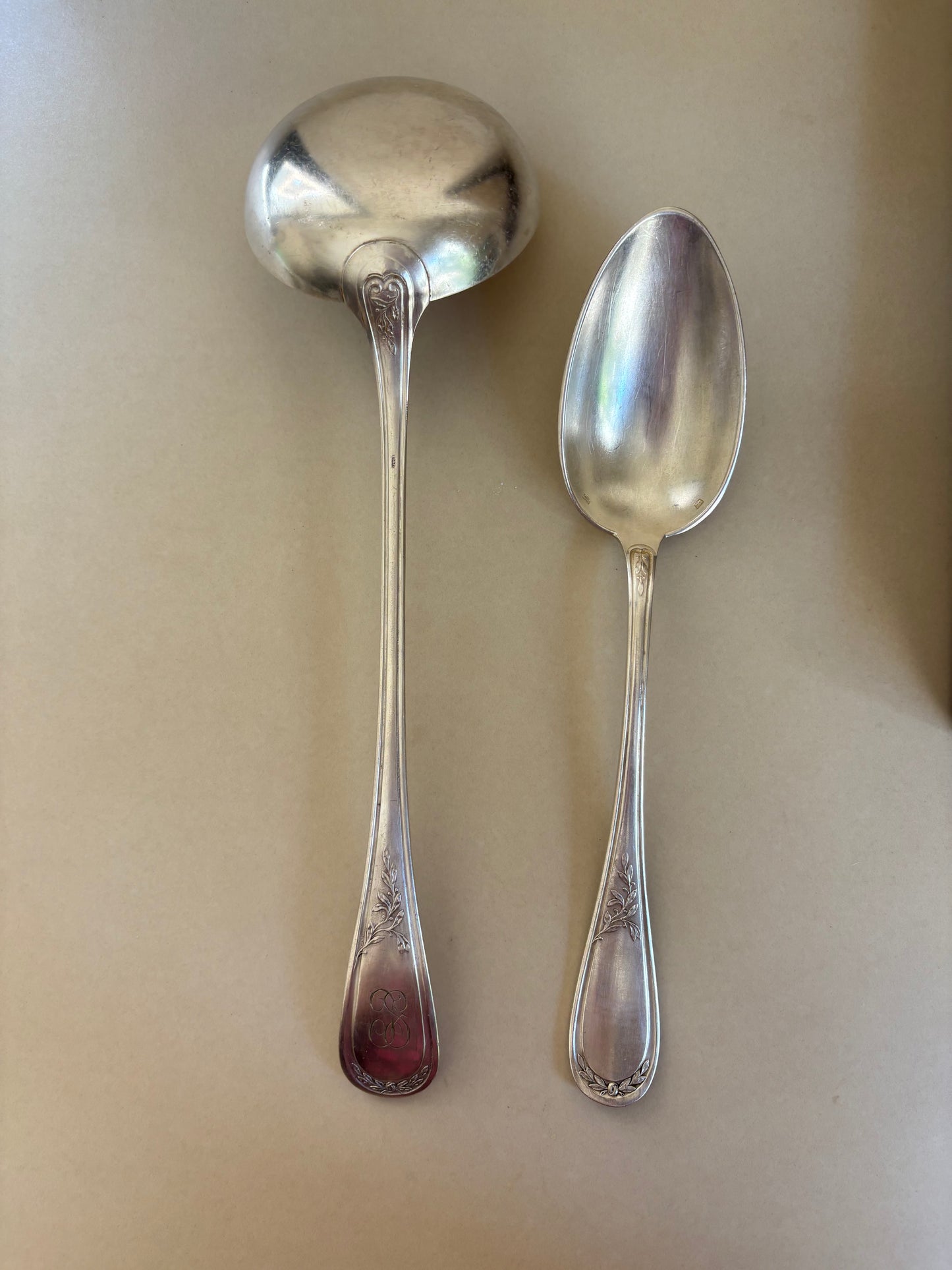 JUEGO DE CUBIERTOS EN PLATA SIGLO XIX.