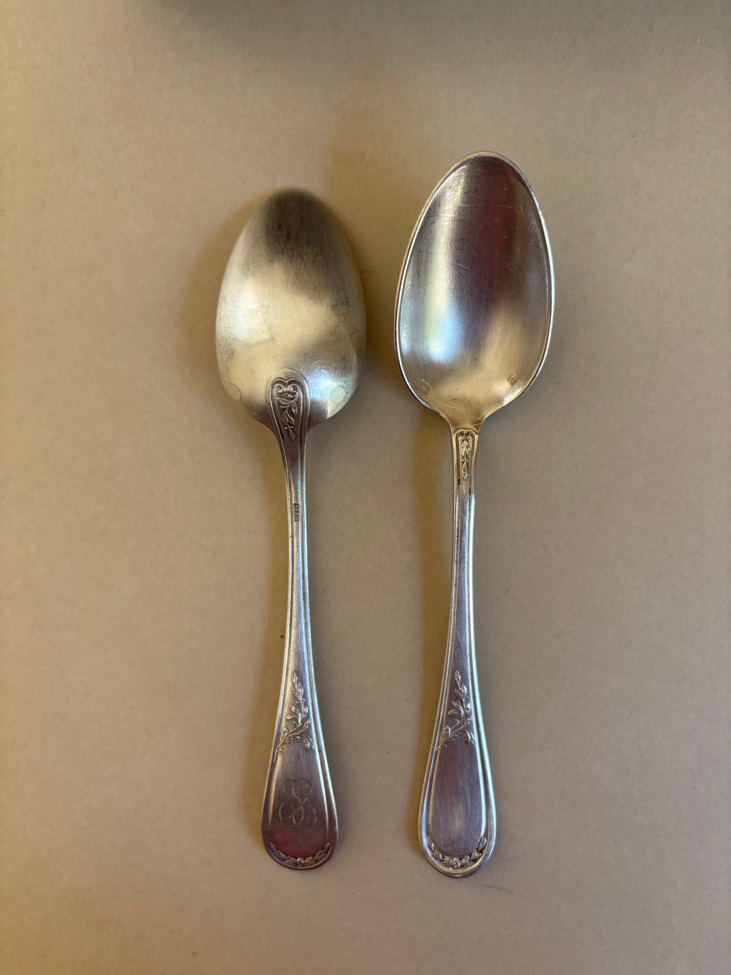 JUEGO DE CUBIERTOS EN PLATA SIGLO XIX.