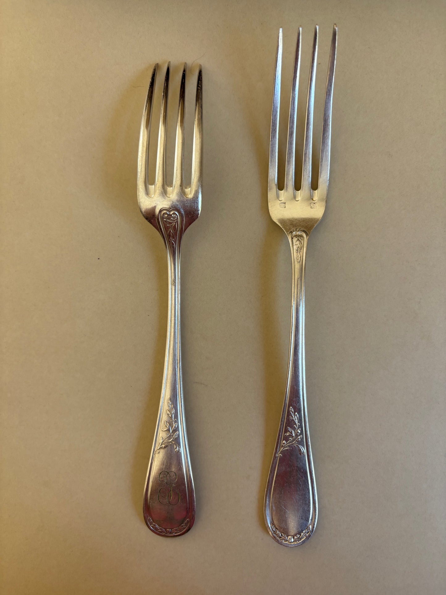 JUEGO DE CUBIERTOS EN PLATA SIGLO XIX.