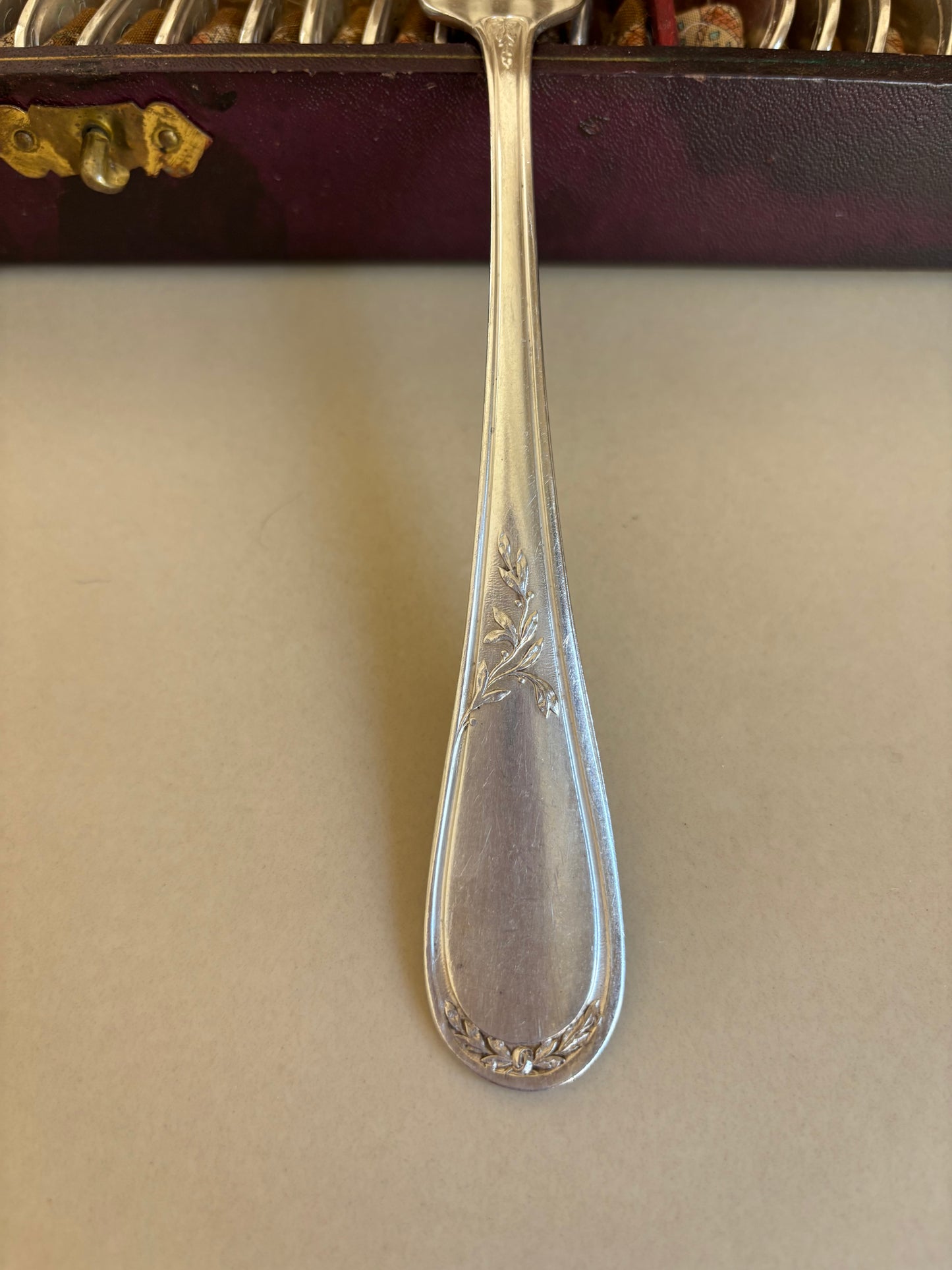 JUEGO DE CUBIERTOS EN PLATA SIGLO XIX.