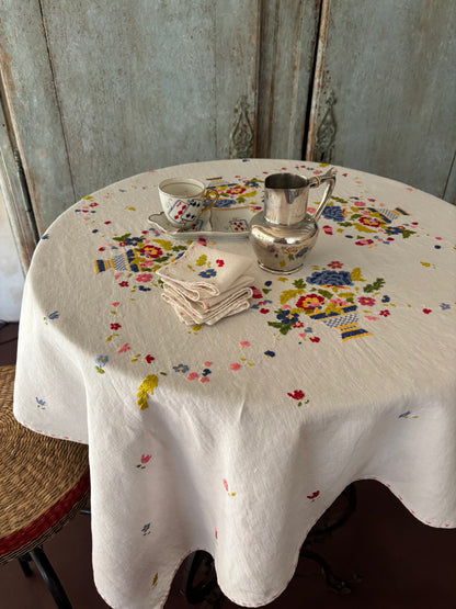 MANTEL LINO  ANTIGUO BORDADO A MANO.