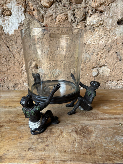 CUBITERA DE CRISTAL CON FIGURAS EN BRONCE.