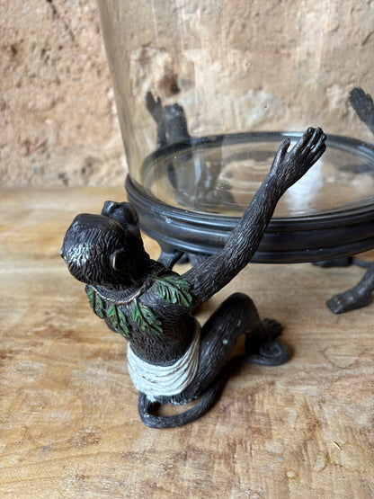 CUBITERA DE CRISTAL CON FIGURAS EN BRONCE.