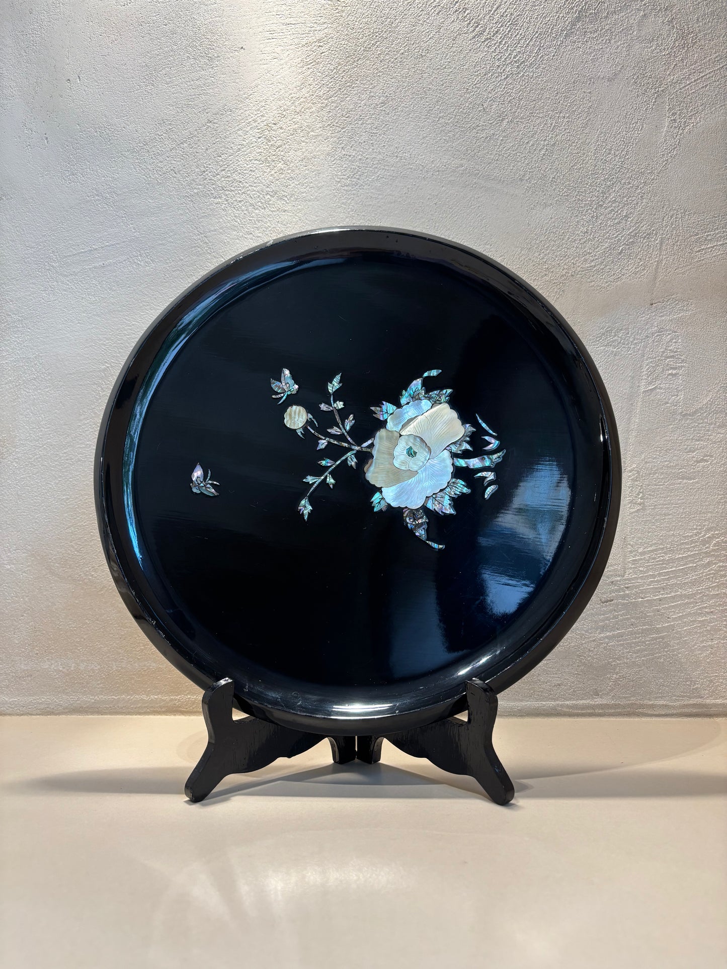 BANDEJA DE MADERA Y NACAR.