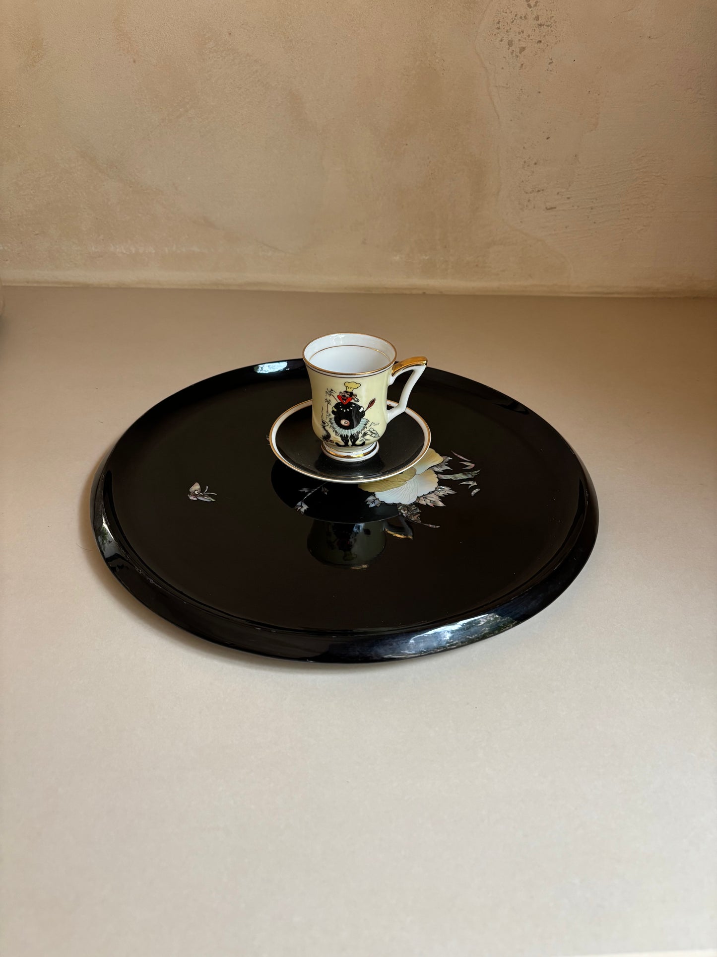 BANDEJA DE MADERA Y NACAR.